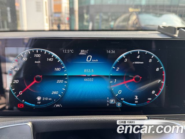 Mercedes-Benz GLB-Class GLB220