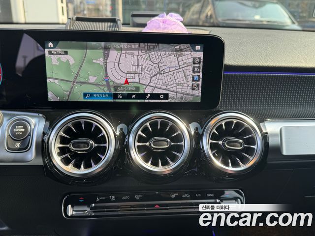 Mercedes-Benz GLB-Class GLB220