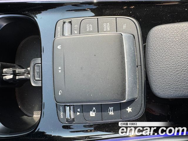 Mercedes-Benz GLB-Class GLB220