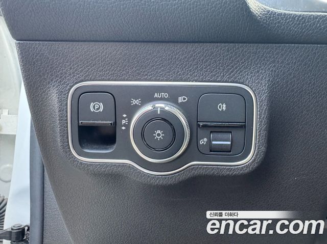 Mercedes-Benz GLB-Class GLB220