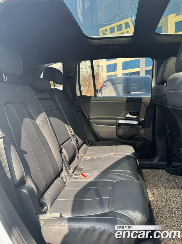 Mercedes-Benz GLB-Class GLB220