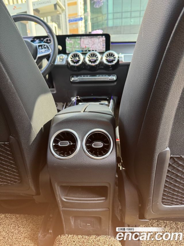 Mercedes-Benz GLB-Class GLB220
