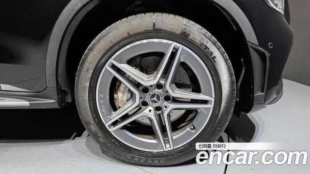 Mercedes-Benz GLC-Class GLC300e 4MATIC Coupe
