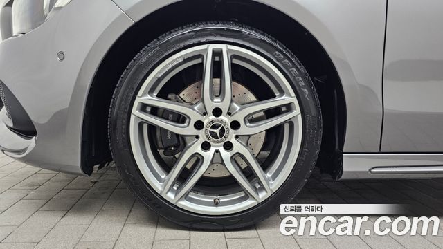 Mercedes-Benz CLA-Class CLA220 AMG Line
