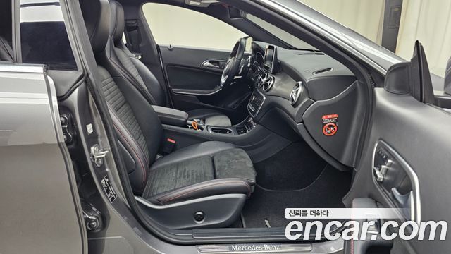 Mercedes-Benz CLA-Class CLA220 AMG Line