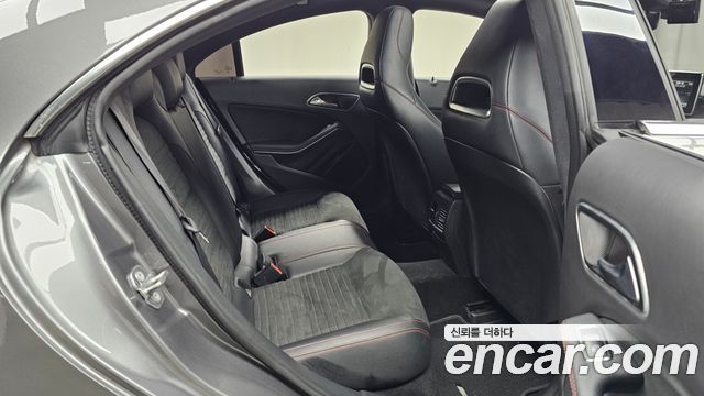 Mercedes-Benz CLA-Class CLA220 AMG Line
