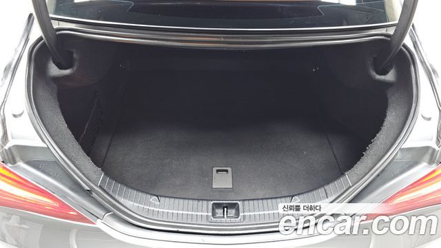 Mercedes-Benz CLA-Class CLA220 AMG Line