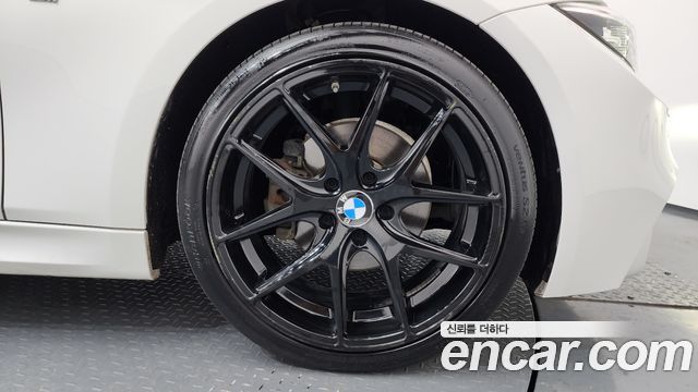 BMW 3-Series 320i M Sport Shadow