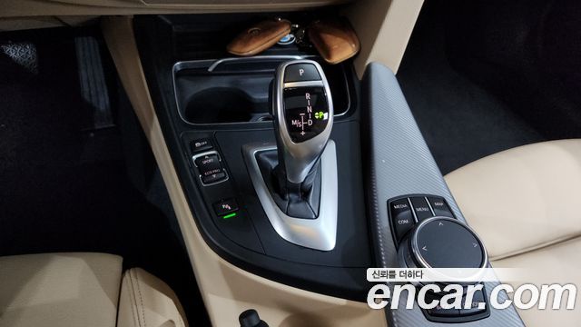 BMW 3-Series 320i M Sport Shadow