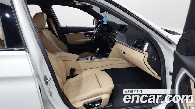 BMW 3-Series 320i M Sport Shadow