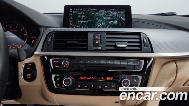 BMW 3-Series 320i M Sport Shadow