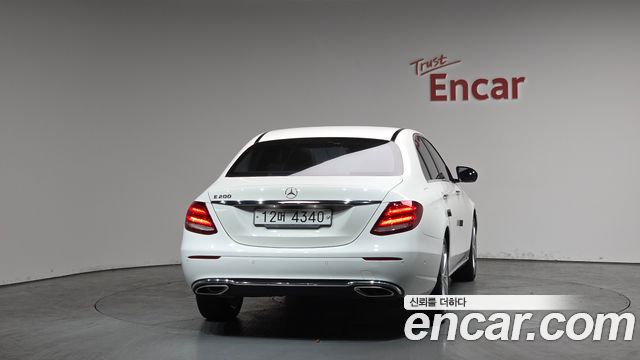 Mercedes-Benz E-Class E200 Avantgarde