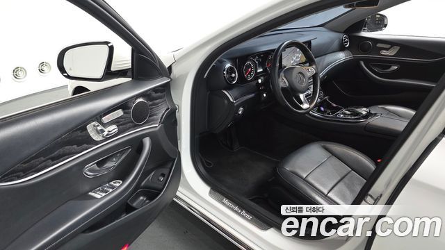 Mercedes-Benz E-Class E200 Avantgarde