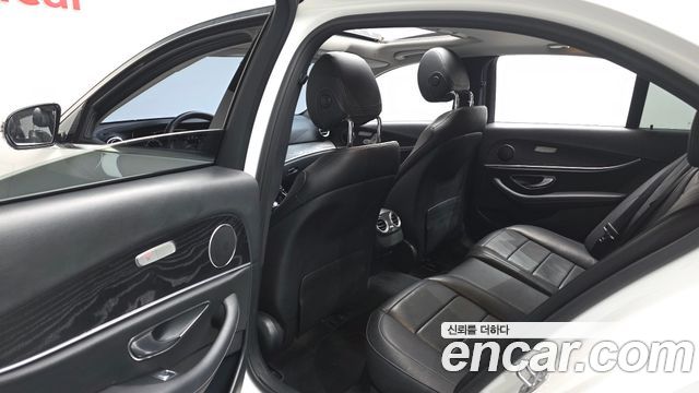 Mercedes-Benz E-Class E200 Avantgarde