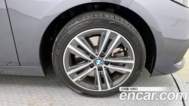 BMW 2-Series 220i Advantage