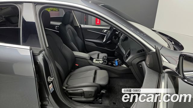 BMW 2-Series 220i Advantage