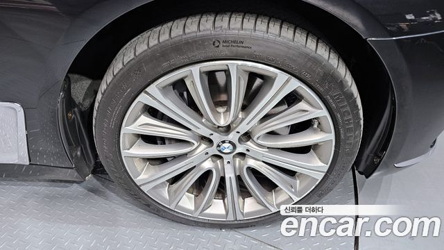 BMW 7-Series 750Li xDrive Prestige