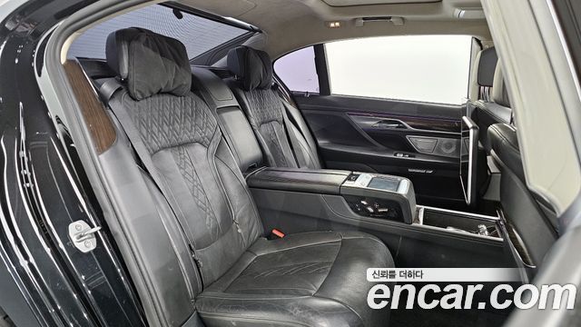 BMW 7-Series 750Li xDrive Prestige
