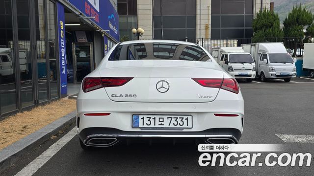 Mercedes-Benz CLA-Class CLA250 4MATIC