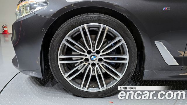 BMW 5-Series 530i M Sport Package Plus