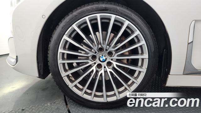 BMW 7-Series 740i Design Pure Excellence