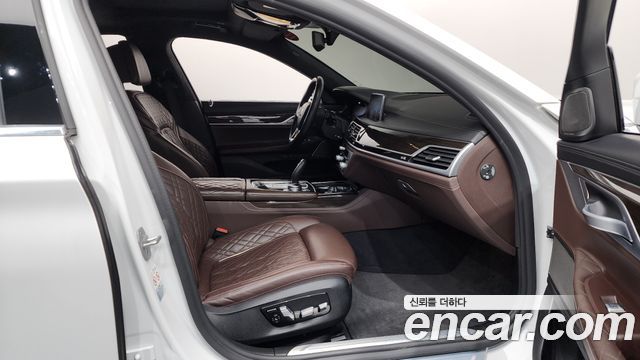 BMW 7-Series 740i Design Pure Excellence