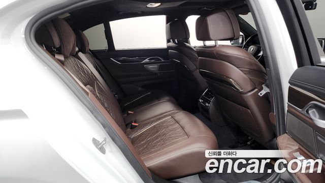 BMW 7-Series 740i Design Pure Excellence