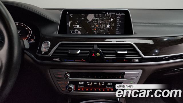 BMW 7-Series 740i Design Pure Excellence