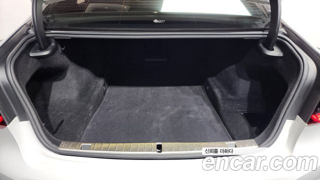 BMW 7-Series 740i Design Pure Excellence