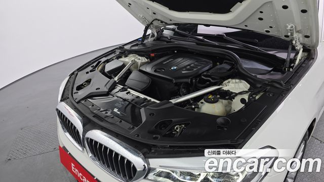 BMW 5-Series 520d xDrive Luxury Plus