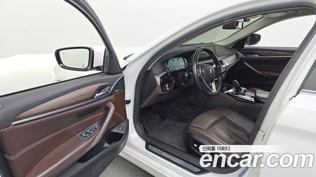 BMW 5-Series 520d xDrive Luxury Plus