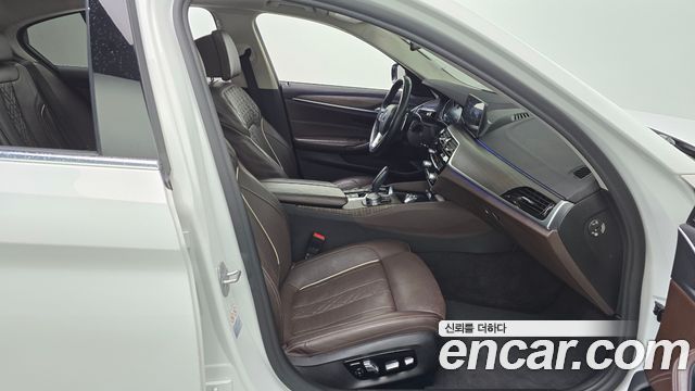 BMW 5-Series 520d xDrive Luxury Plus