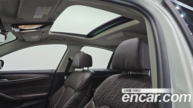BMW 5-Series 520d xDrive Luxury Plus