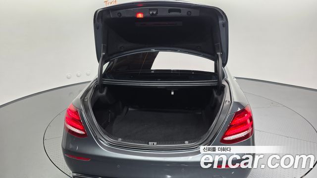 Mercedes-Benz E-Class E200 Avantgarde