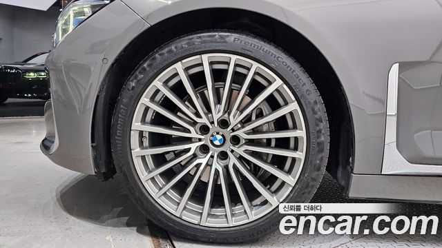 BMW 7-Series 740Li xDrive Design Pure Excellence
