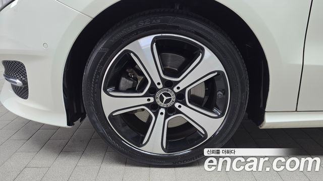 Mercedes-Benz B-Class B220