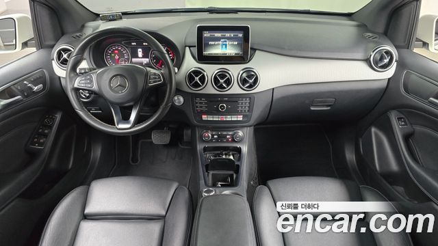 Mercedes-Benz B-Class B220