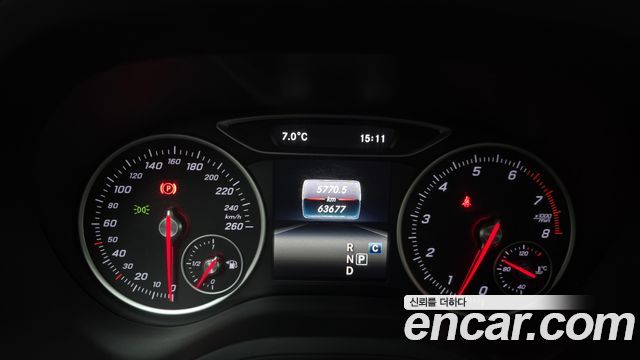 Mercedes-Benz B-Class B220