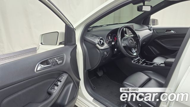 Mercedes-Benz B-Class B220