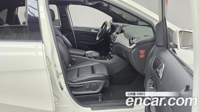Mercedes-Benz B-Class B220