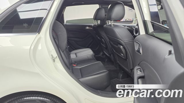 Mercedes-Benz B-Class B220