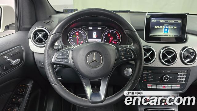 Mercedes-Benz B-Class B220