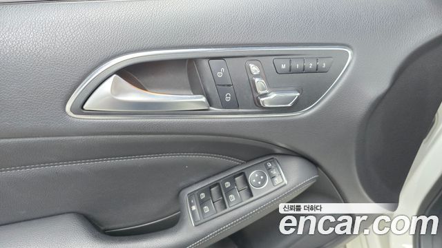 Mercedes-Benz B-Class B220