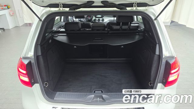 Mercedes-Benz B-Class B220