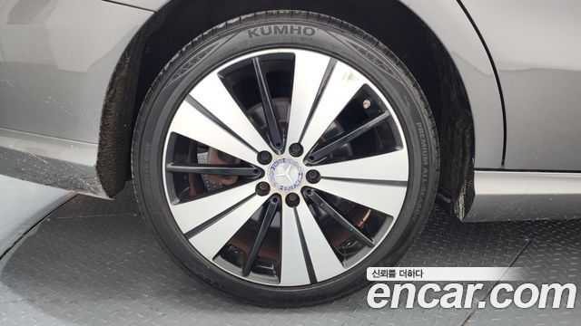 Mercedes-Benz CLA-Class CLA250 4MATIC