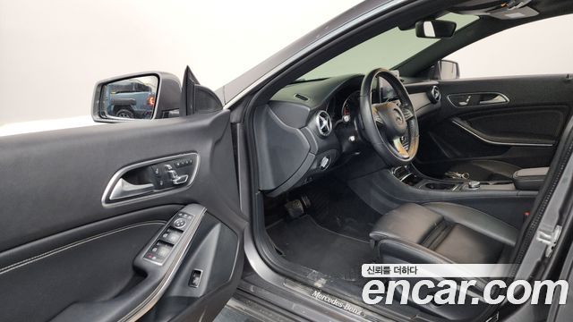 Mercedes-Benz CLA-Class CLA250 4MATIC