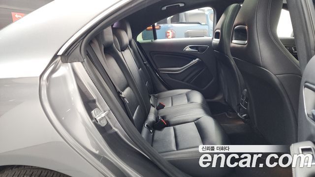 Mercedes-Benz CLA-Class CLA250 4MATIC