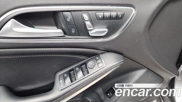 Mercedes-Benz CLA-Class CLA250 4MATIC