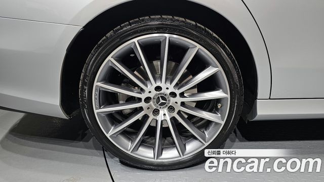 Mercedes-Benz E-Class E350 4MATIC AMG Line