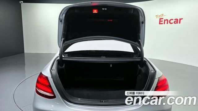 Mercedes-Benz E-Class E220d Avantgarde